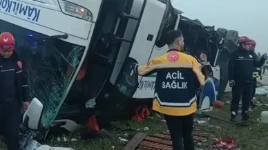 Adana'da yolcu otobüsü devrildi