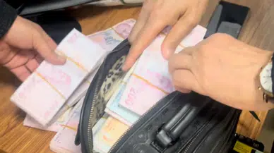 Kaldırımda Bulduğu Para Dolu Çantayı Sahibine Teslim Etti