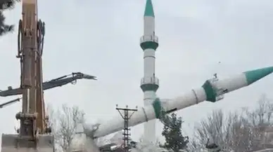 Cami Yerle Bir Oldu: Enkaz Kaldırma Çalışmaları Başladı