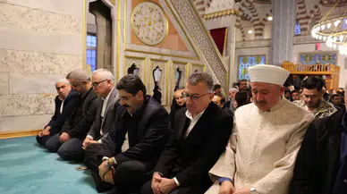 Vali ve Milletvekilleri Sivaslılarla Paşa Camii’nde Bayramlaştı