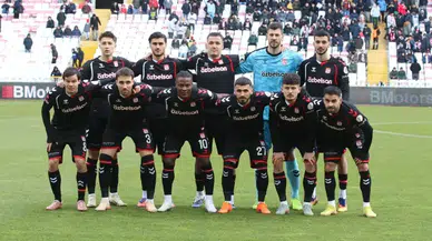 Sivasspor-Hatayspor Karşılaşmasında İlk Yarı Sessiz Geçti