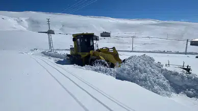 Sivas’ta Kar Esareti Yerini Hummalı Çalışmaya Bıraktı:  Altınyayla Yolları Açılıyor