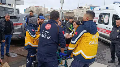 Kontrolden Çıkan Araç Yayaların Arasına Daldı: 5 Yaralı