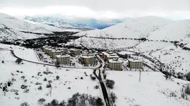 Mart Ayında Kar Mesaisi: Köylerde Evler Kar Altında!