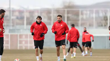 Sivasspor, Ümraniyespor Maçı Hazırlıklarını Tamamladı ve Kampa Girdi