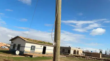 Sıra Dışı Kaçak Hat: Elektrik Direğinin İçini Oydular!