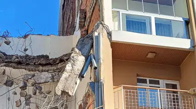 İstasyon Caddesi’ndeki Binadaki Kolon Çatlağı Depremde Daraldı