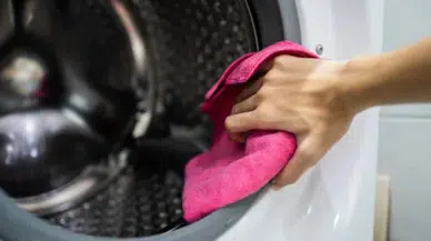 Meğer sırrı tuzdaymış: Çamaşır makinesine 1 çay kaşığı ekleyince bakın neler oluyor