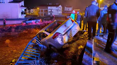 Sivas’ta Trafik Kazası: Bariyerlere Çarpan Araçta 1’i Ağır 2 Yaralı