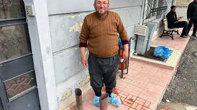 Çizmeleri Kirli Diye Sağlık Ocağına Botlarını Çıkarıp Girdi