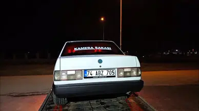 "Kamera Şakası" Yazılı Araçla Polisten Kaçtı: 366 Bin TL Ceza Kesildi