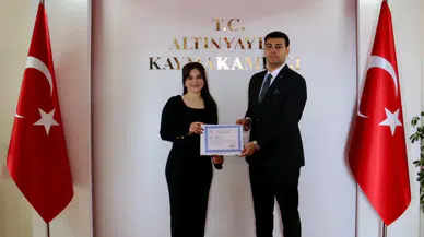 Altınyayla’da Eğitimde Başarı Gösteren Öğretmenler Takdir Edildi