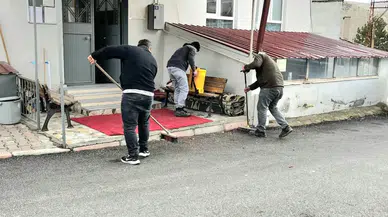 Gürün’de Kadir Gecesi Öncesi Camilere Gül Suyu Sıkıldı