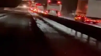 Sivas-Ankara Yolunda Yoğun Kar Trafiği Kilitledi!
