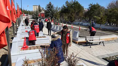 Sivas'ta Şehitliklerde 18 Mart Öncesi Kapsamlı Bakım Seferberliği