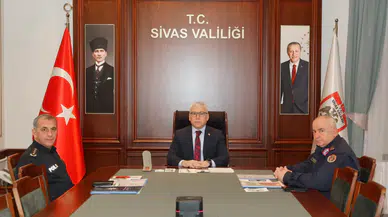 Sivas Valisi Yılmaz Şimşek, Ramazan Bayramı Öncesi Tedbir Toplantısına Katıldı