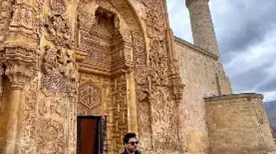 Sivas Turu Devam Ediyor: Gökhan Alkan Divriği Ulu Camii’ni Gezdi
