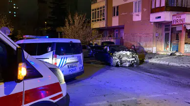 Kayseri’de Trafik Kazası: Savrulan Otomobil Duvarı Yıktı
