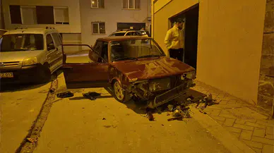 Sokak Ortasında Aracını Parçalayan Genç Polis Tarafından Gözaltına Alındı