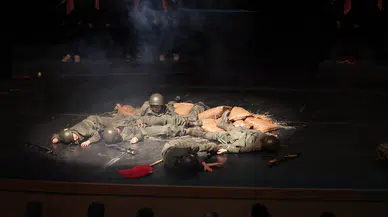 Sivas’ta 18 Mart Programında Duygulandıran Tiyatro Gösterisi
