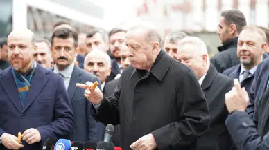 Cumhurbaşkanı Erdoğan, bayram namazı sonrası Rize simidi yedi
