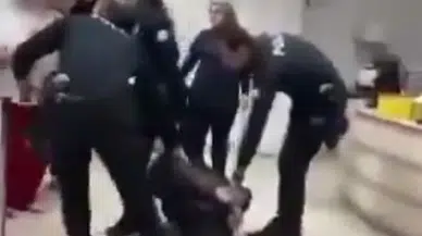 Sevgilisi oğlu tarafından bıçaklanan anne hastanede polise tokat attı