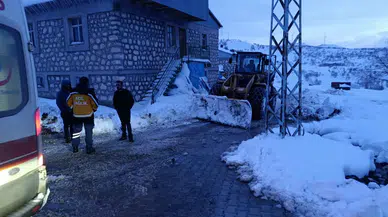 Divriği’de Kapalı Köy Yolu Açıldı! 112 Ekibi Hastaya Ulaştı!
