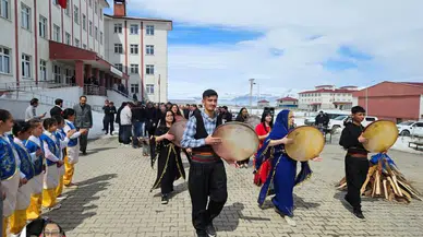 Diyadin’de Nevruz Coşkusu: Halay ve Folklor Gösterileri