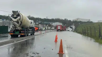 Servis aracı su dolu kanala devrildi