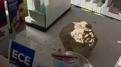 Eczanede Fark Ücreti Taşlı Saldırıya Döndü! İşte O Anlar