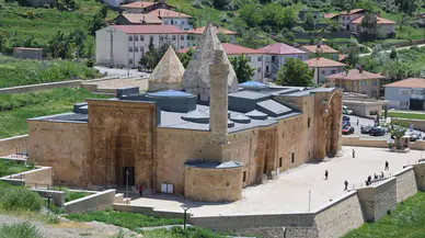 Divriği Ulu Cami ve Darüşşifası, Kadir Gecesi’ni Dolu Dolu Yaşadı