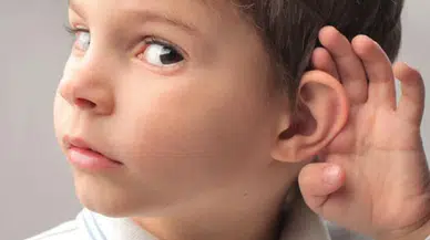 Çocuklarda orta kulakta sıvı birikmesi işitme kaybına yol açabilir! Belirti vermiyor, işitme kaybına kadar gidiyor