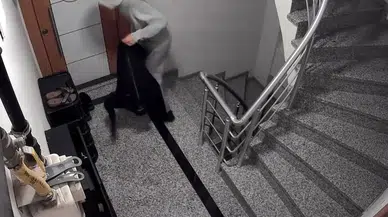 Eyüpsultan’da Apartmana Giren Hırsız 8 Çift Ayakkabı Çaldı