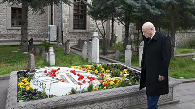 Devlet Bahçeli'den Muhsin Yazıcıoğlu'nun Kabrine Ziyaret