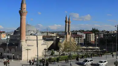 Sivaslı bürokrat görevden alındı!