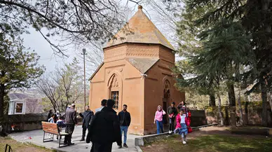 Bitlis'te Manevi Durak: Abdurrahman Gazi Türbesi'nde Bayram Yoğunluğu