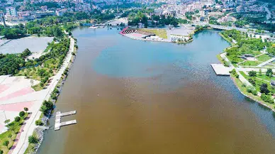 İstanbul’da Dere ve Kanalizasyonlardan Gelen Çamur Haliç’e Aktı