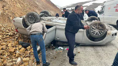 Sivas’ta Otomobil Takla Attı: 3 Kişi Yaralandı
