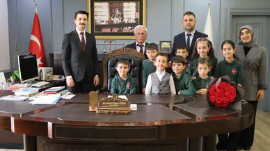 Kaymakam Kukuş 23 Nisan’da Öğrencileri Makamında Ağırladı, Koltuğunu Öğrenciye Devretti