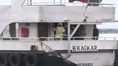 Kadıköy İskelesi’nde Yolcu Teknesinde Yangın Kısa Sürede Söndürüldü