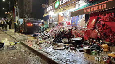 Sivas'ta Kontrolden Çıkan Otomobil Kuruyemişçiye Çarptı