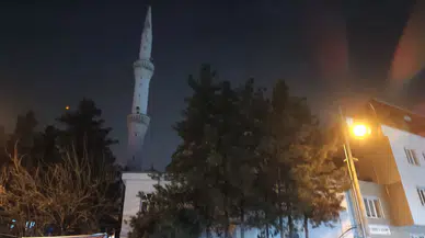 Sağanak Yağışta Kudret Camii Minaresi Yıldırıma Maruz Kaldı