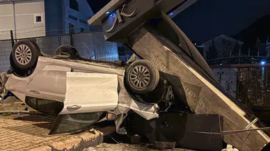 Korkutan Kaza: Otomobil Takla Atarak Siteye Girdi!