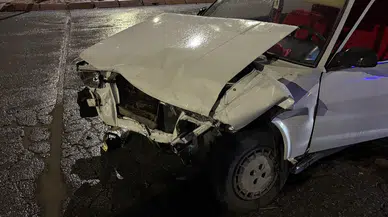 Kocasinan’da Çarpışma: Otomobilin Önü Paramparça