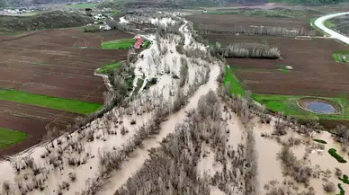 Kızılırmak Yatağından Çıktı: Tarım Arazilerini Su Bastı!