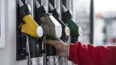 Benzin ve motorinde 10 liranın üzerinde indirim beklentisi