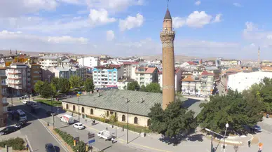 Sivas Ulu Camii’nde Restorasyon Çalışmaları Sürüyor