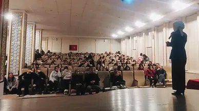 Sivas’ta Lise Öğrencileri Bilimle Buluştu: Afet ve Göçlerde Halk Sağlığı Tartışıldı