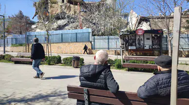 Yıkım sırasında moloz düşmesi sonrası firma cezalandırıldı