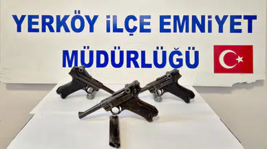 Şüpheli Araçtan Alman Nazi Subaylarına Ait Tabancalar Çıktı